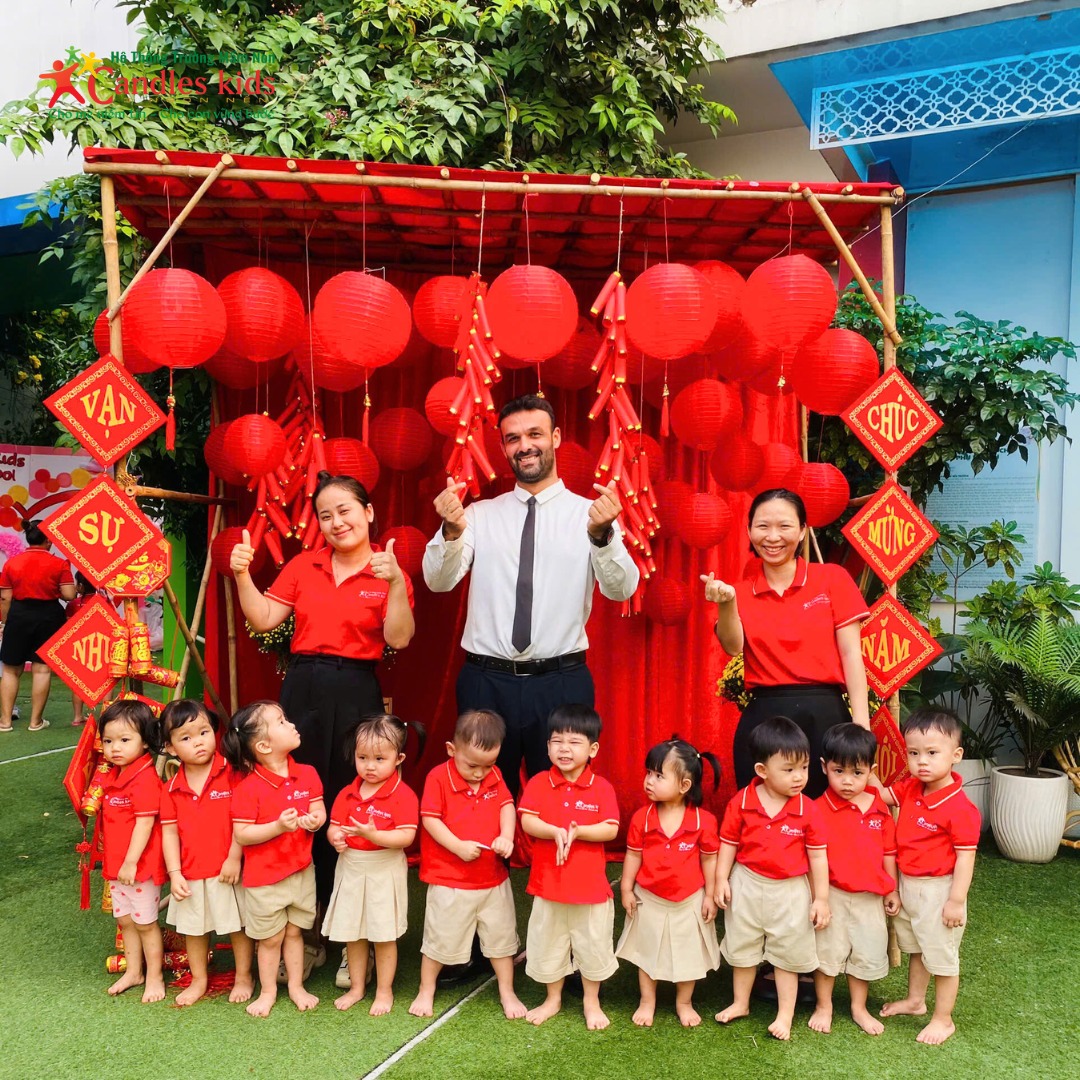 Bé trải nghiệm Tết ở trường mầm non 3 ngọn nến